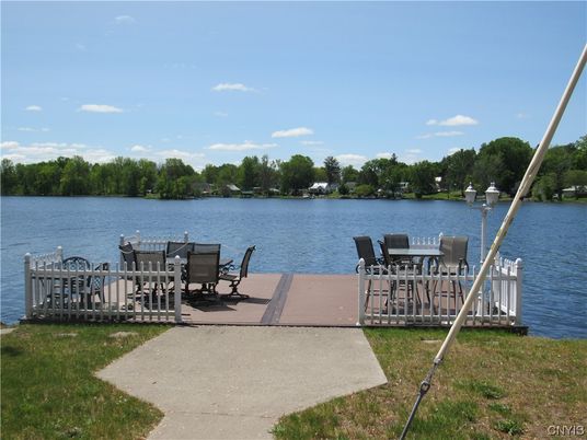 Exterior, Lake