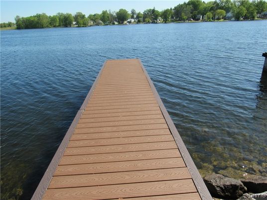 Exterior, Lake
