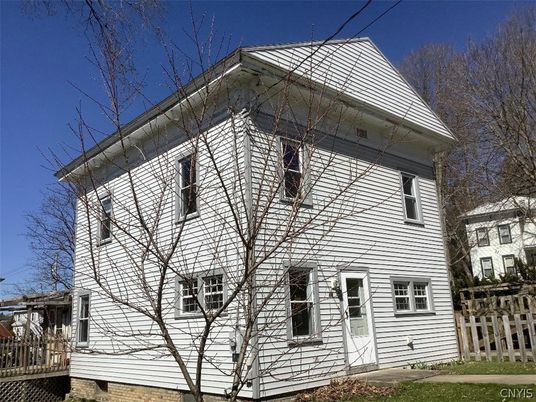 Exterior, Facade, American Foursquare