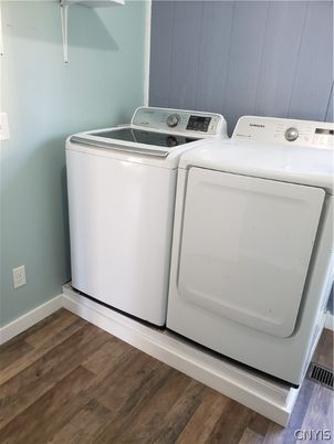 Interior, Washer, Wood Texture Flooring