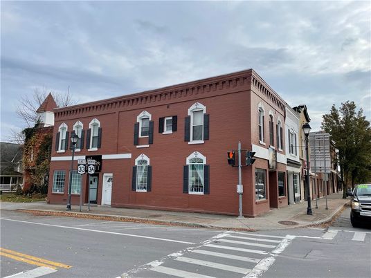 Exterior, Facade, Rowhouse
