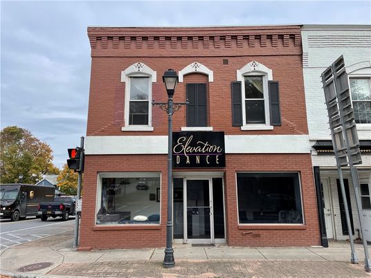 Exterior, Facade, Brick Facade, Rowhouse