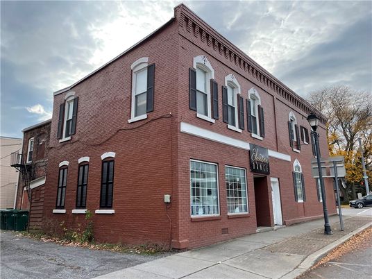 Exterior, Facade, Brick Facade, Rowhouse