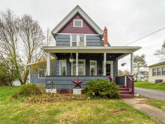 Exterior, Facade, Queen Anne Victorian