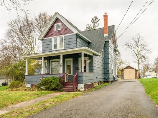 Exterior, Facade, Queen Anne Victorian