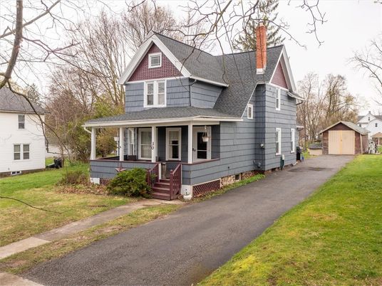 Exterior, Facade, Queen Anne Victorian