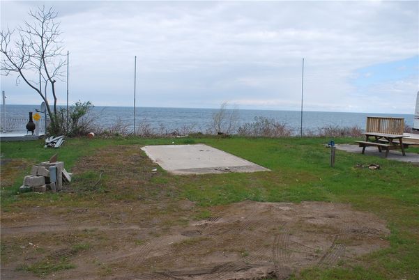 Exterior, Lake