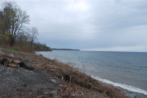 Exterior, Lake