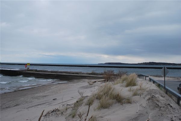 Exterior, Lake