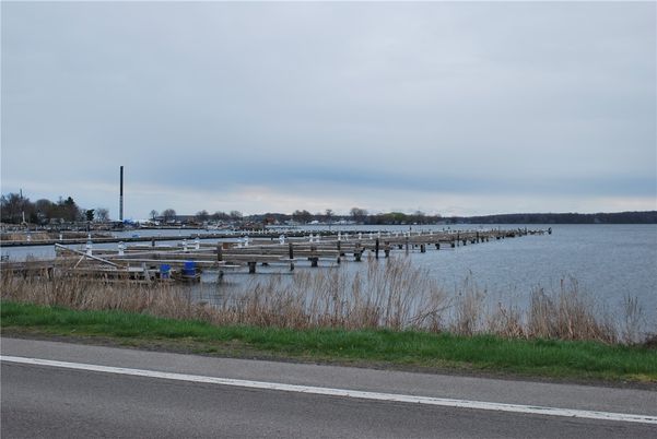 Exterior, Lake