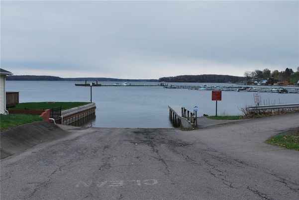 Exterior, Lake