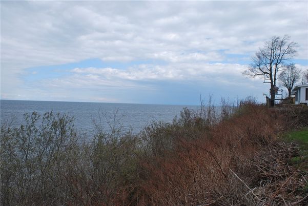 Exterior, Lake