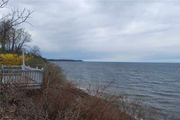 Exterior, Lake