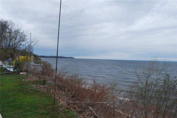 Exterior, Lake