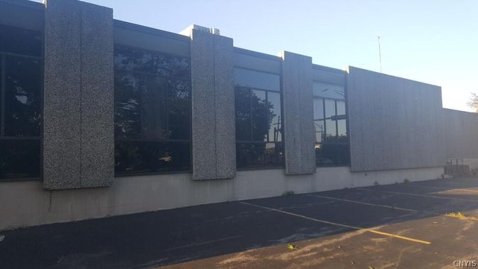 Exterior, Facade, Modern