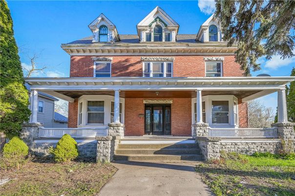 Exterior, Facade, Brick Facade, American Foursquare