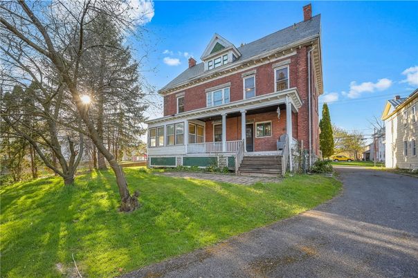 Exterior, Facade, Brick Facade, American Foursquare