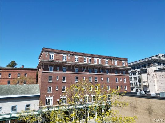Exterior, Facade, Chicago School