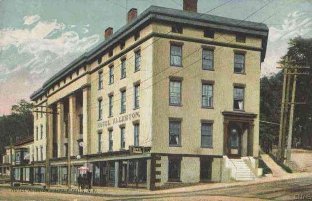 Exterior, Facade, Rowhouse