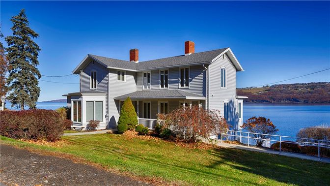 Exterior, Facade, Water, Queen Anne Victorian