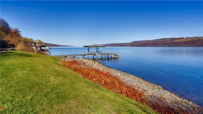 Exterior, Lake
