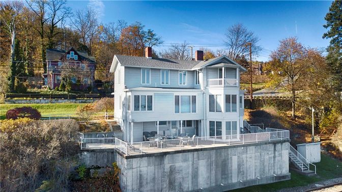 Backyard, Exterior, Facade, Queen Anne Victorian