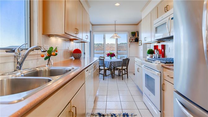 Dining room, Interior, Kitchen, Pendant Lights, Recessed Lighting, Stainless Steel Appliances