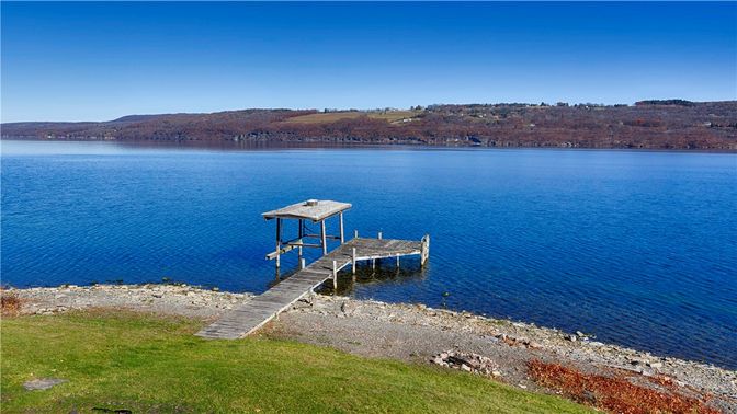 Exterior, Lake