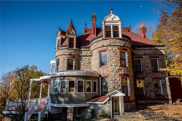 Exterior, Facade, Queen Anne Victorian