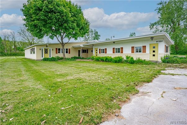 Backyard, Exterior, Facade, Ranch
