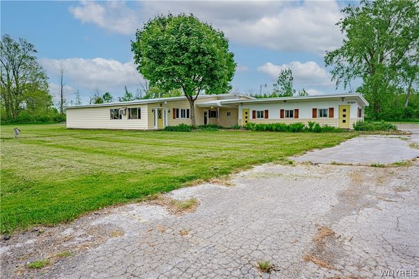 Backyard, Exterior, Facade, Ranch