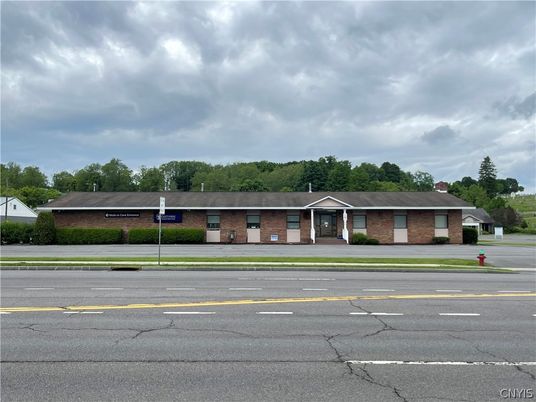 Exterior, Facade, Brick Facade, Ranch