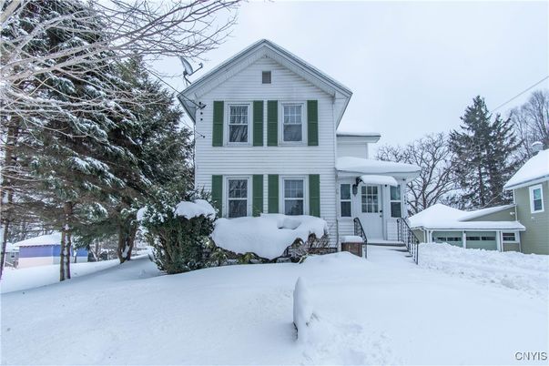 Attached, Exterior, Facade, Queen Anne Victorian