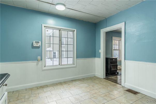 Empty room, Interior