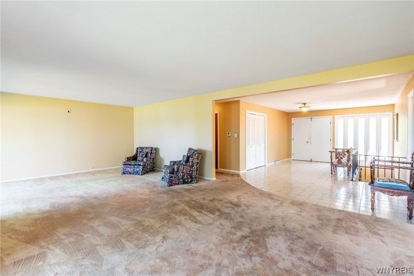 Empty room, Interior