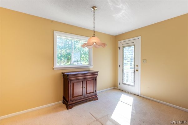 Empty room, Interior, Pendant Lights