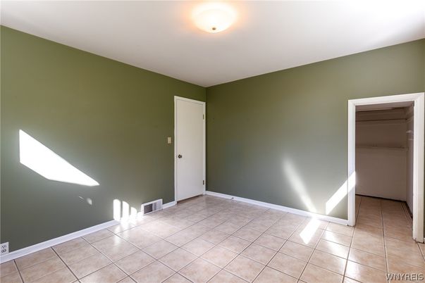 Empty room, Interior