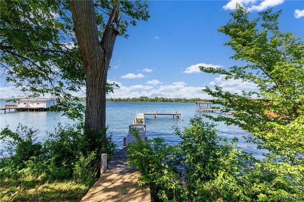 Exterior, Lake