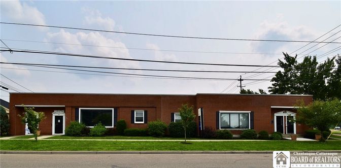 Exterior, Facade, Brick Facade, Cape Cod