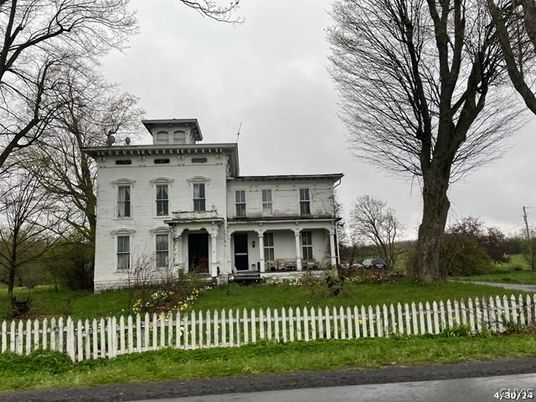Backyard, Exterior, Facade, American Foursquare