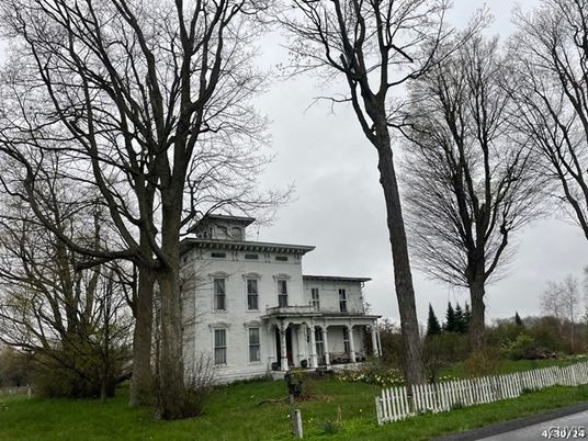Backyard, Exterior, Facade, American Foursquare