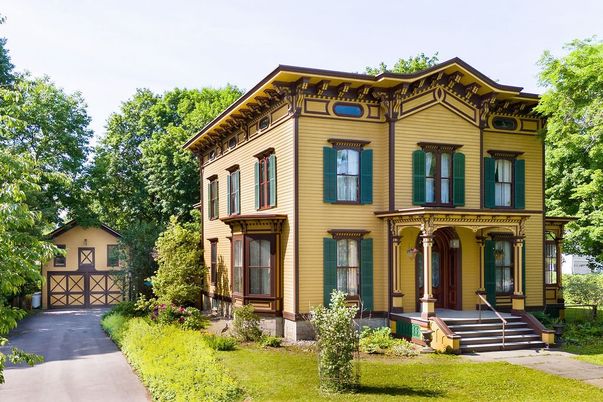 Exterior, Facade, Queen Anne Victorian