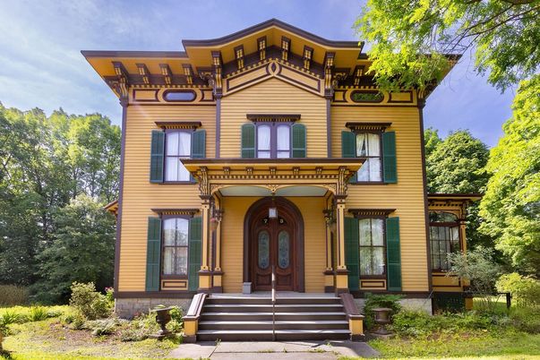 Exterior, Facade, Queen Anne Victorian