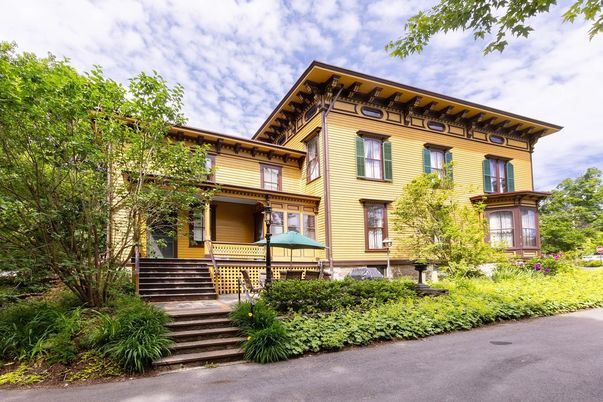 Exterior, Facade, Queen Anne Victorian