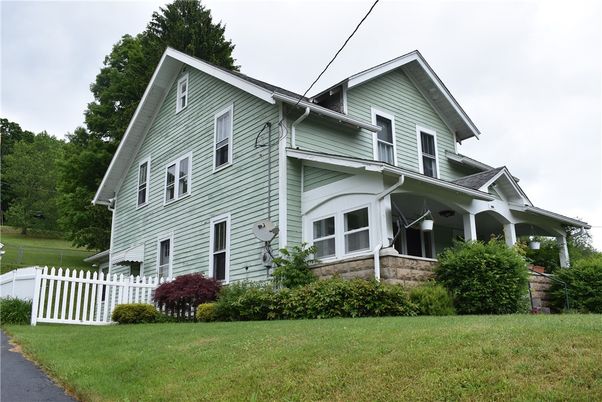 Exterior, Facade, Queen Anne Victorian