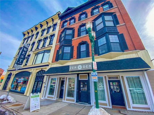 Exterior, Facade, Rowhouse