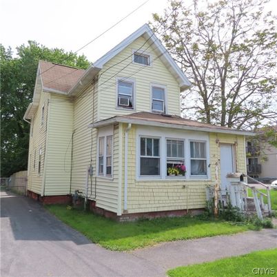 Exterior, Facade, Farmhouse