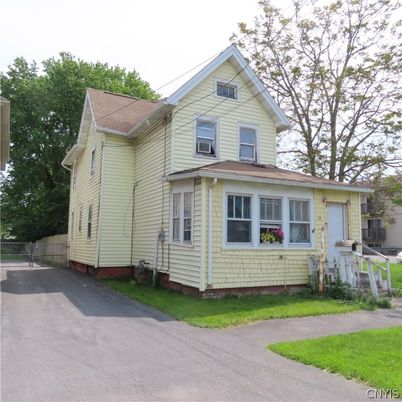 Exterior, Facade, Farmhouse