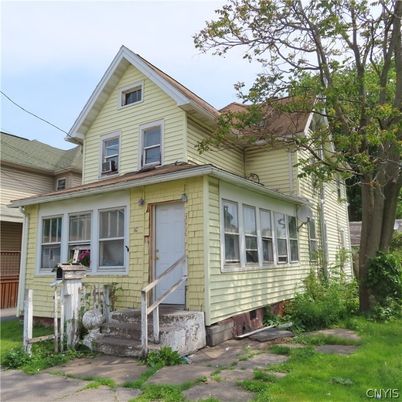 Exterior, Facade, Farmhouse