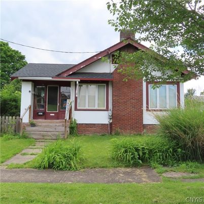 Exterior, Facade, Brick Facade, Ranch